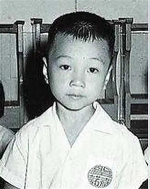 不过黎明小时候还是帅帅的小男孩.答案:黎明第1位我的天呀!