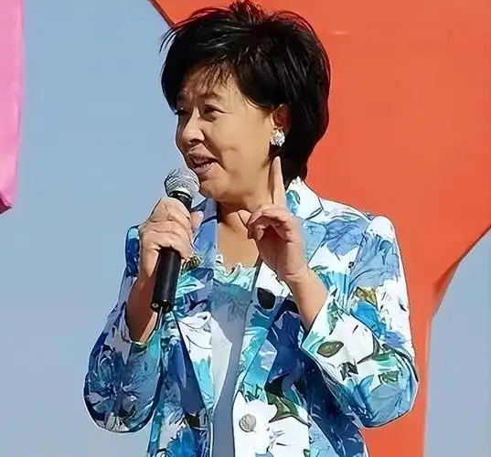 央视著名主持人刘璐:嫁中国台湾丈夫,退休后生活怎样?