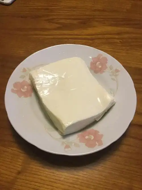 南豆腐,俗称嫩豆腐,口感如其名字一样软嫩,细腻.