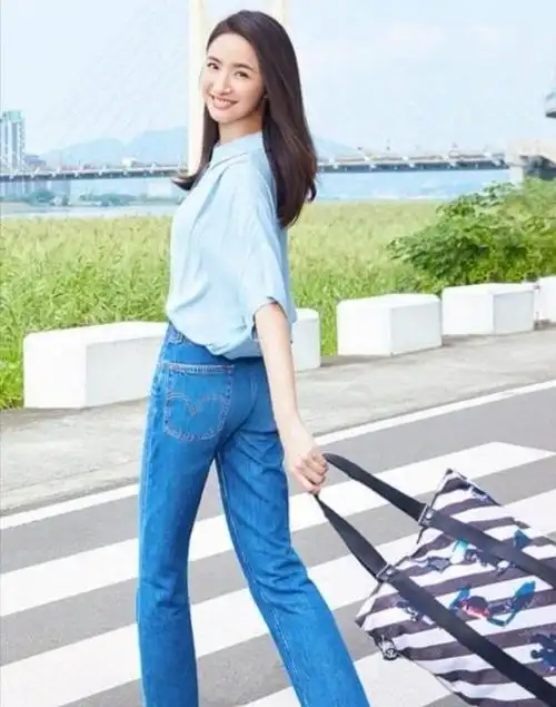 林依晨不会老的吗37岁还这么有少女感休闲穿搭照样很漂亮