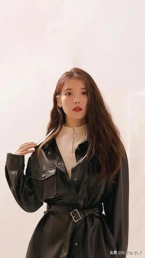 明星李知恩优雅个性写真