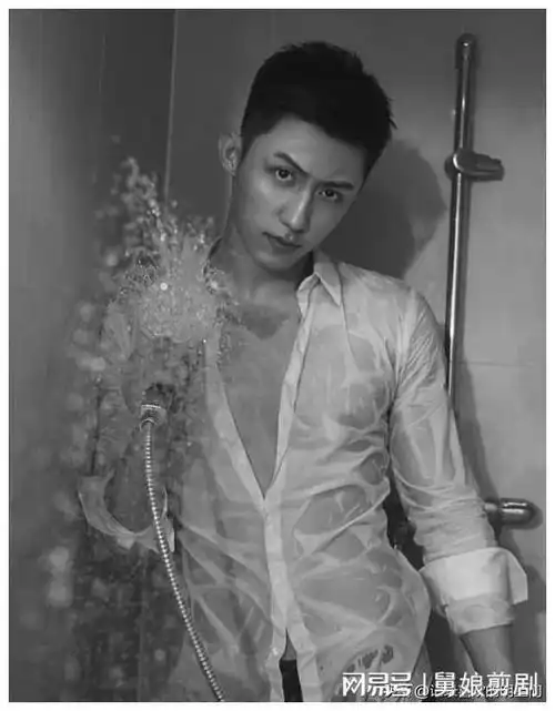 看看男演员们的腹肌一个比一个帅!