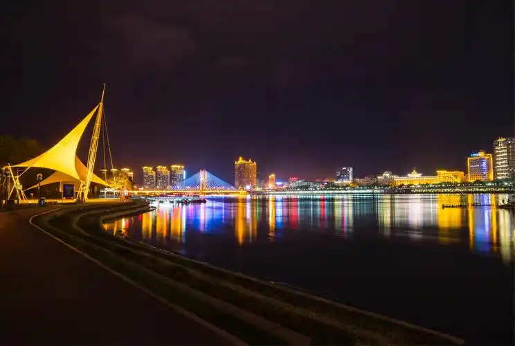 美丽吉林江边夜色