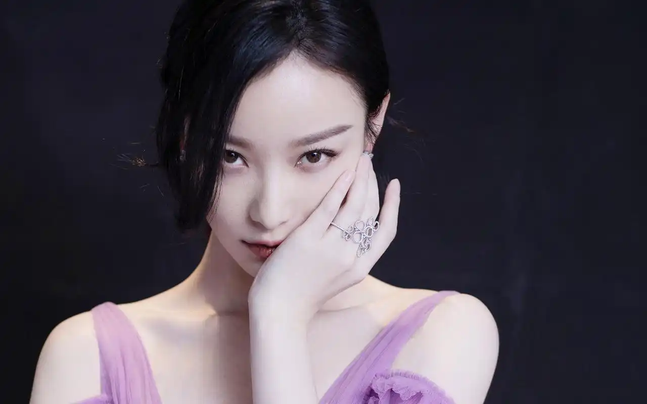 倪妮紫色长裙性感图片桌面壁纸