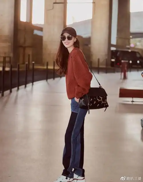 34岁唐嫣长短发自由切换新造型真惊艳