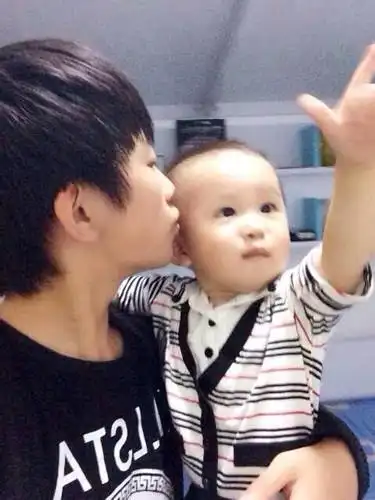 图易烊千玺的父母曝光家庭背景大揭秘