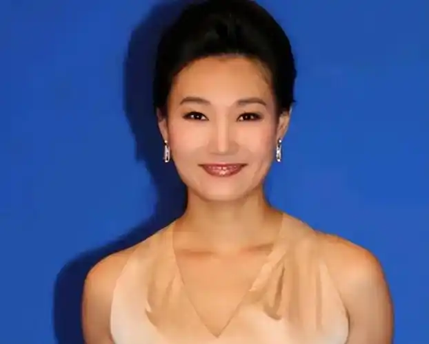 回顾央视主持李梓萌46岁未婚优秀背后是汗水婚恋却成父母心病