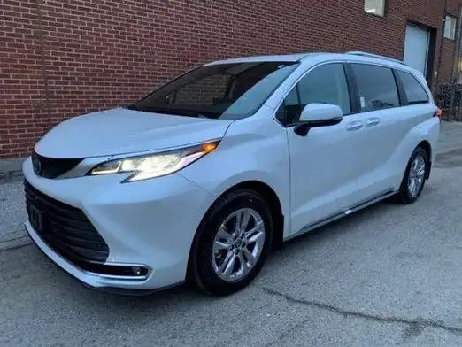 2024款丰田塞纳25l四驱最新报价50万起