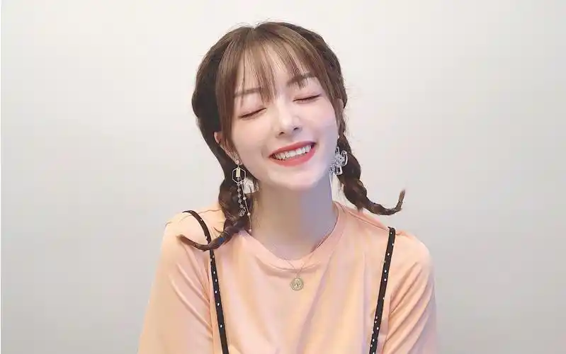 甜美蓬松空气感麻花辫简单又减龄