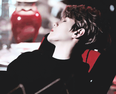 边伯贤动图来了,biubiubiubi