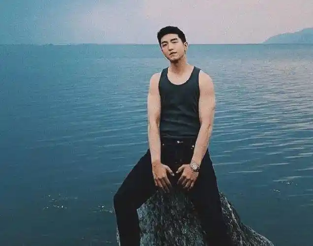 原创金瀚自曝自己是农村长大谁注意到了杨超越下意识接的话全网傻眼