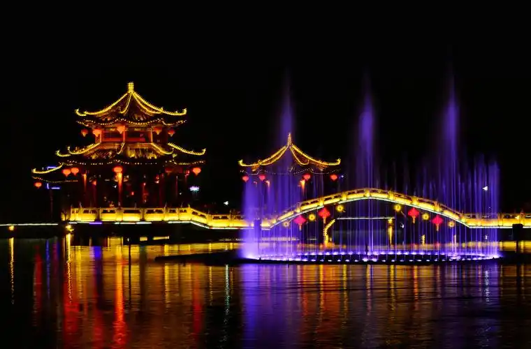 家乡美南岔月牙湖夜色阑珊