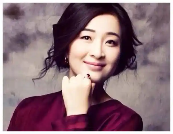 张嘉译颜值和离婚纷争前妻颜值超强现任赢得不解之谜