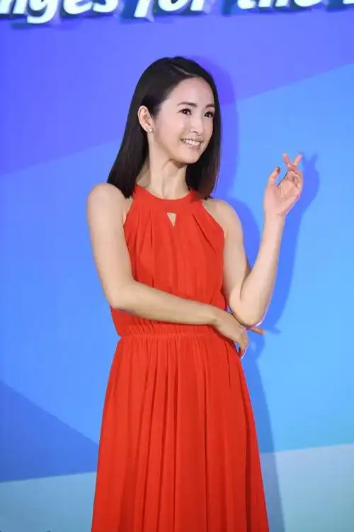 林依晨还是别走成熟路线了看着有点显老气真没有少女感了