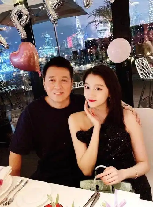 关晓彤23岁生日 关爸:希望女儿做一名德艺双馨的好演员_关少_祝福