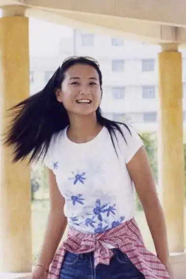 贾玲新片不用张小斐了?疑和周冬雨演母女,网友:80后演90后的妈