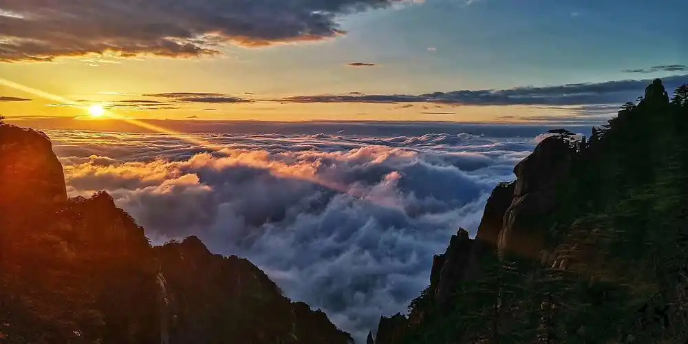 日出东方红胜火,最美不过黄山景