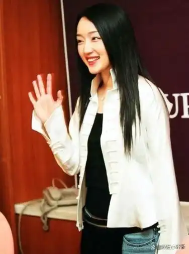 知名歌手杨钰莹我这辈子最不后悔的事情就是与赖文峰相爱过