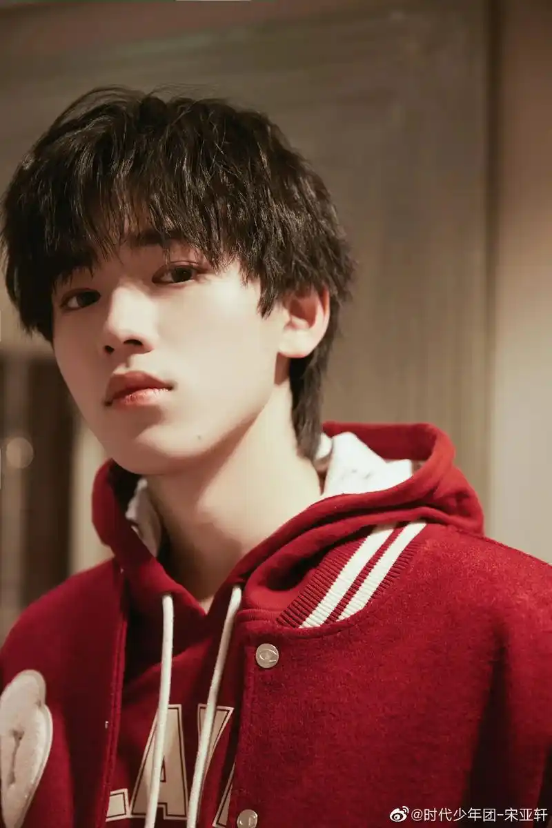 新照片!帅死了!定格新轩#宋亚轩 #时代少年团 #美神降 - 抖音