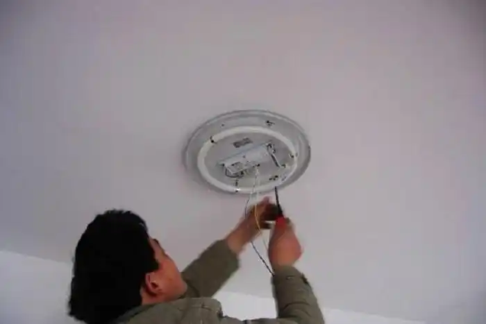 吸顶灯安装太麻烦,不妨试试这样做