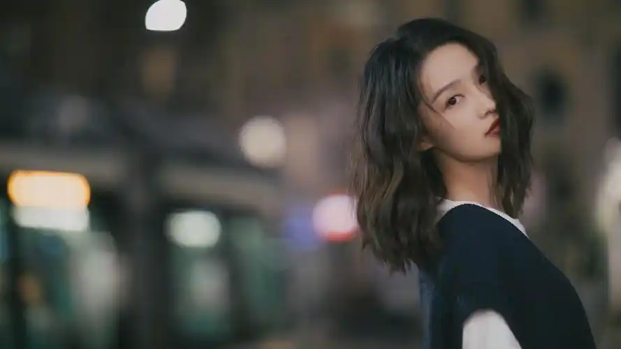 女明星 李沁 时尚 明星风尚壁纸