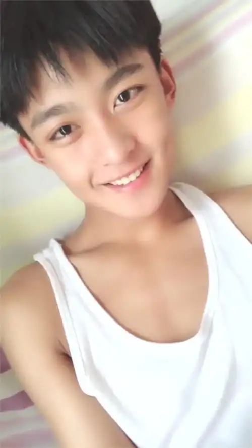 这是我初中时的男神,现在上大学了,还是觉得他很帅!