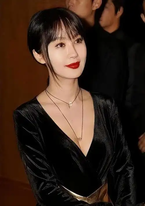 还没翻红先翻车李菲儿成万人嫌早年旧照被扒与现在判若两人