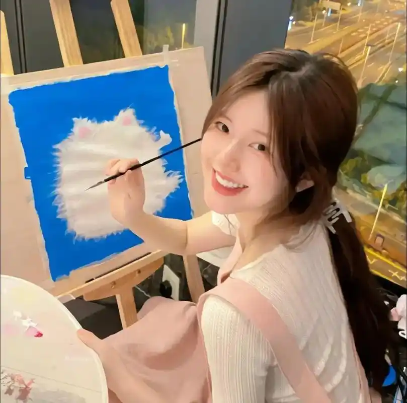 宝藏女孩 #爱笑女孩 #赵露思头像 - 抖音