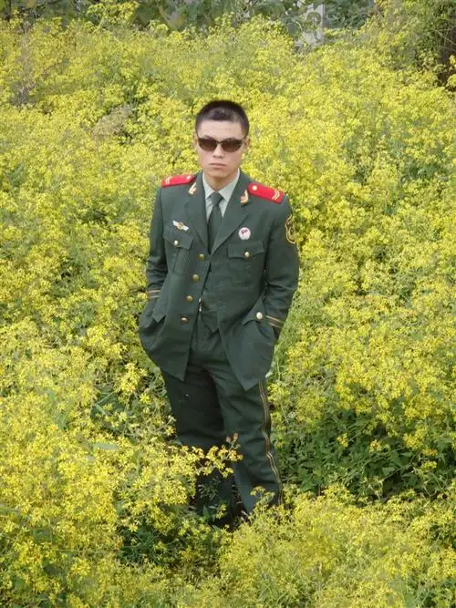 73,是一名退役武警,10年退役,在部队表现良好,曾参加过多次抓捕,围剿