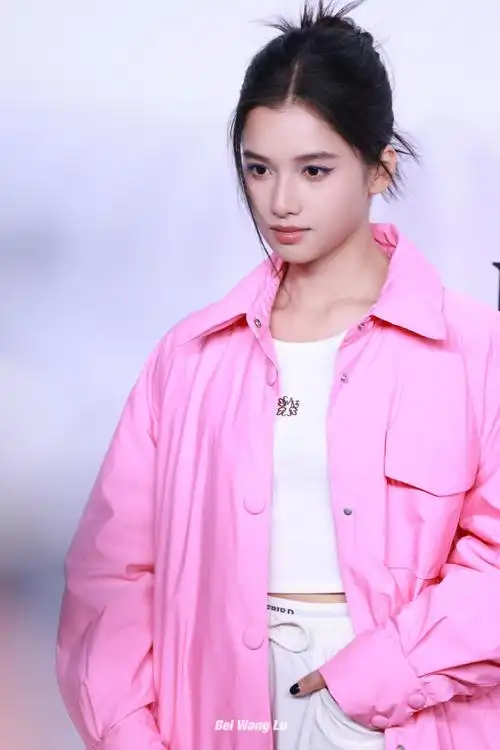 太平鸟女装品牌代言人张婧仪##今日星拍放送