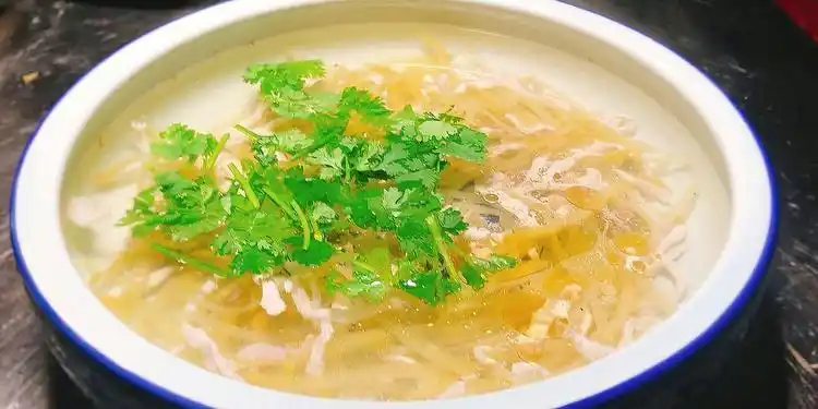 【榨菜肉丝汤】大厨教你做:榨菜肉丝汤,清淡营养,这个做法你见过吗?