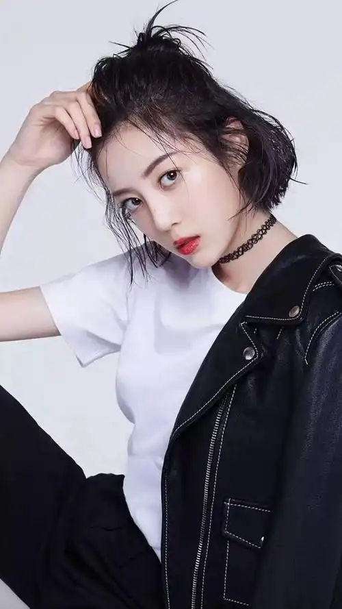 2022年丨李溪芮代言费丨照片代言两年报价 - 公司新闻