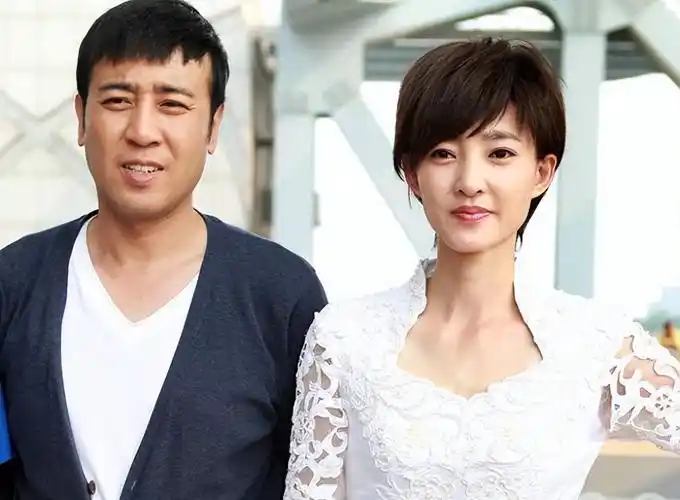 回顾于和伟与原配相伴30年和王丽坤传绯闻如今怎么样了