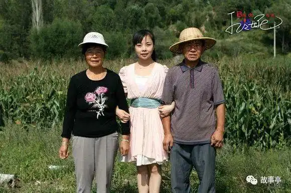 33岁王二妮近照和从前判若两人,有钱改变气质,别墅爱情惹人羡慕