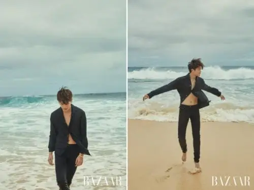 朴炯植晒黑了! 睡衣解扣,海边晒腹肌变「行走贺尔蒙」