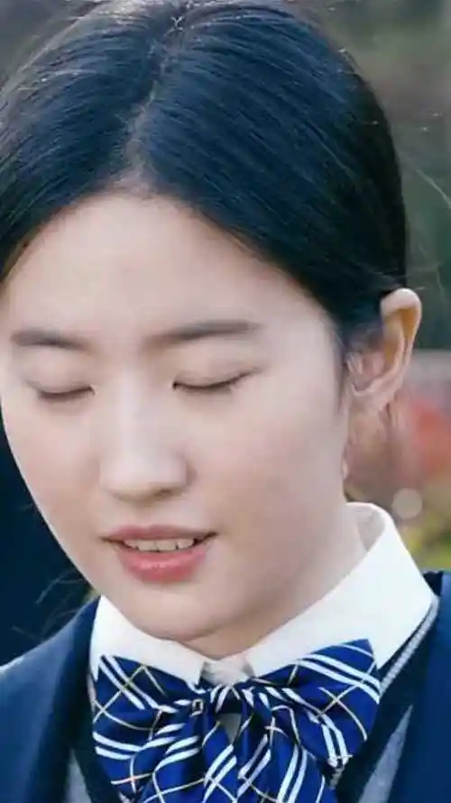 刘亦菲,23岁可以素颜演大学生,29岁演高中生也完全无压力!