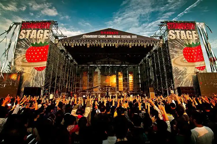 2014郑州草莓音乐节10月5日在香堤湾举行