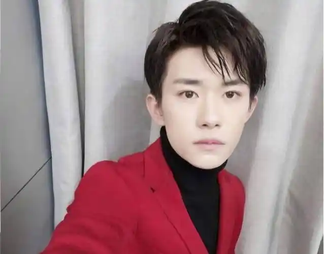 原创易烊千玺家境一般如何靠自己走上人生巅峰