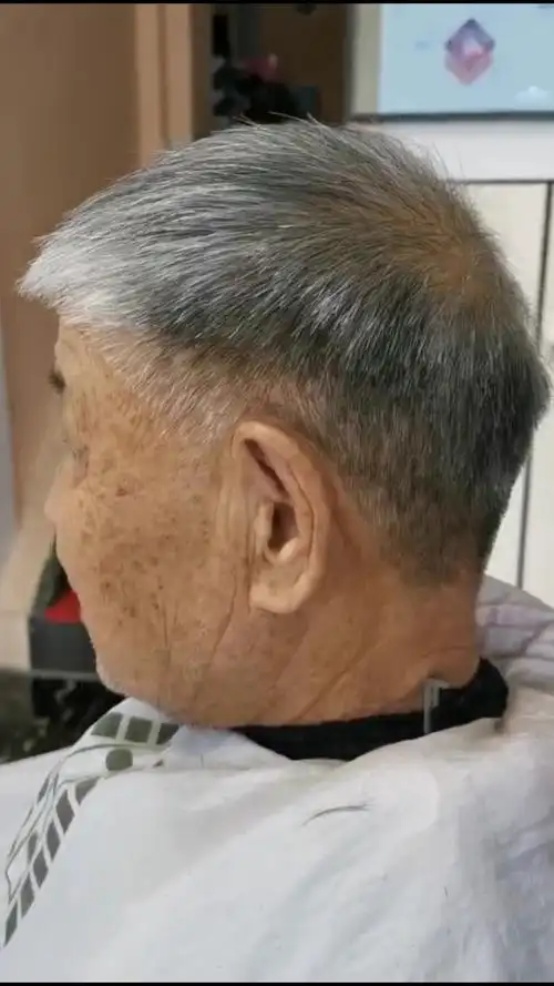 生活小妙招#1分钟学会剪老人发型喜欢收藏呦,如果对你有给你双击关注