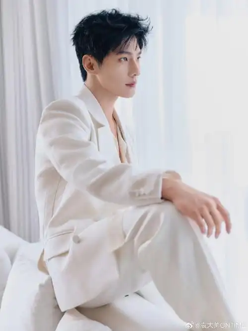 杨洋法国娇兰全球代言人