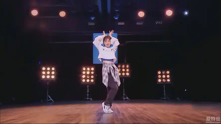 《新舞林大会》吴昕首秀跳101主题曲舞蹈_综艺_爱特豆