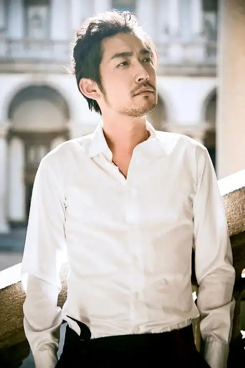 张博米兰写真曝光  绅士雅痞切换自如