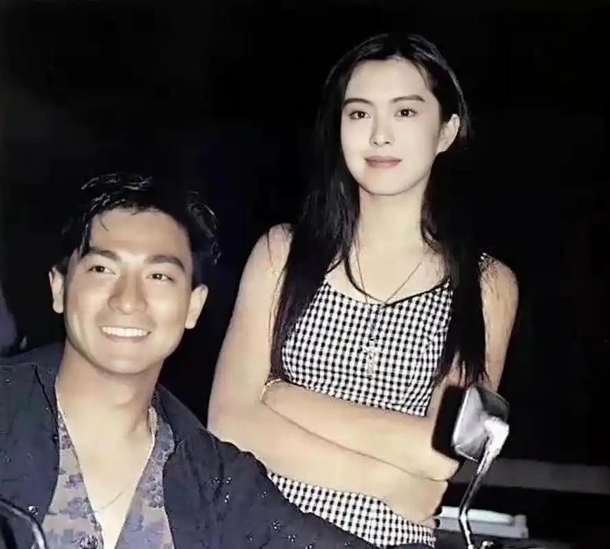 刘德华和王祖贤,这照片让人感觉舒服.