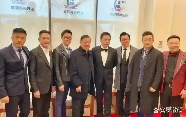 看起来大腕云集啊,我认出了陈宝国,吴刚和于荣光.