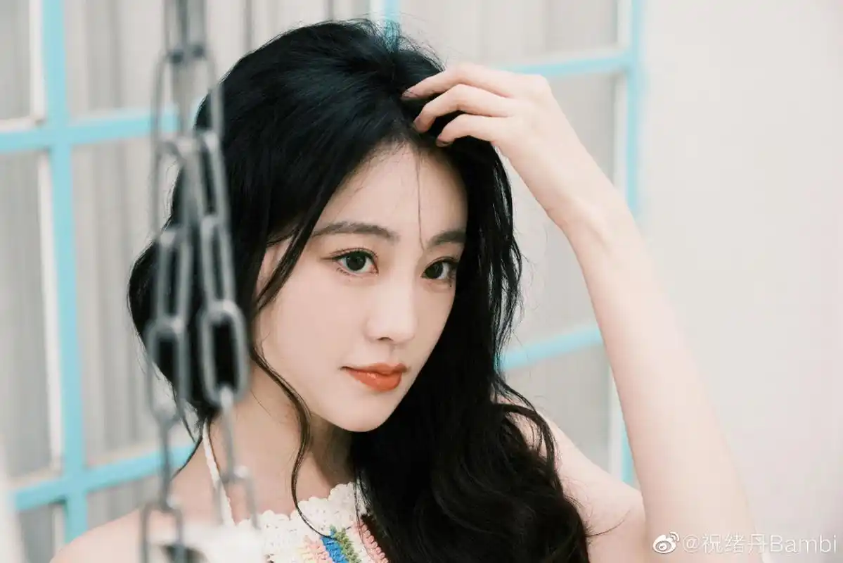 到祝绪丹的新照片整个人都被治愈的感觉,祝绪丹这