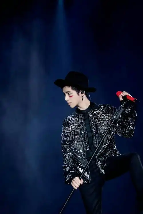 华晨宇演唱会首曝宣传片花絮照#好登西来咯@华晨宇yu火星演唱会写传