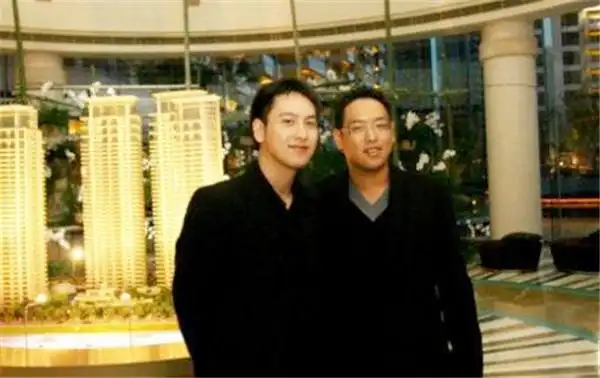 香港汤珈铖:父亲留下上海133套房,他轻松跻身百亿富豪