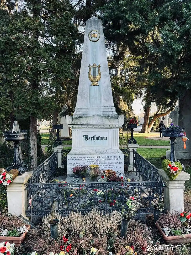 敬拜音乐大师们,就这样静静地站在他们面前 维也纳中央公墓,是欧洲第