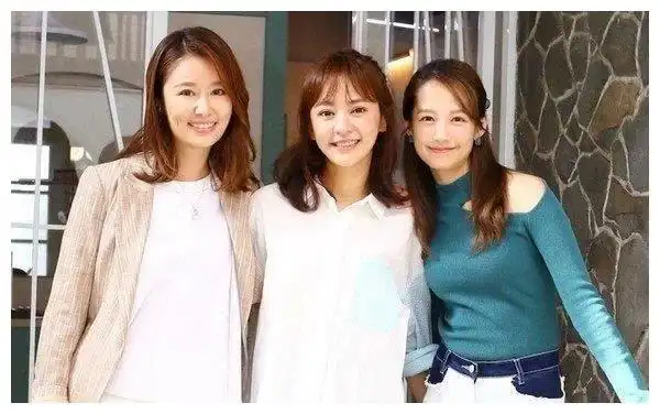 林心如陈意涵素颜同框吸睛,不觉有7岁年龄差,反倒邱泽胖了好多