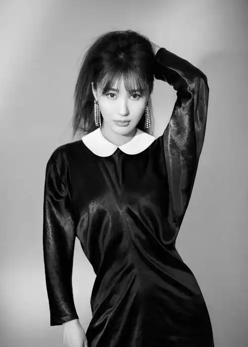 尤物啊!36岁李菲儿,着实性感迷人啊!_表演_观众_角色